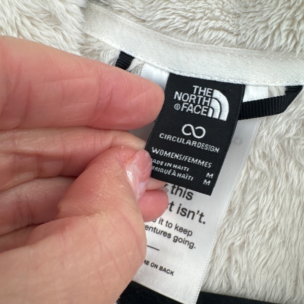 Northface jacket (like new) -super soft - cream - Size M - Picture 4 of 4